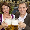 Die BR-Moderatoren Eva Mayer und Christoph Deumling.