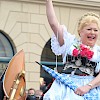 Die Bräurosl Carolin Weidner hoch zu Ross
