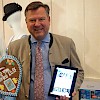 Bürgermeister Josef Schmid mit der neuen Wiesn-App