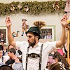 Schuhplattler in der Hendl- und Entenbraterei Poschner